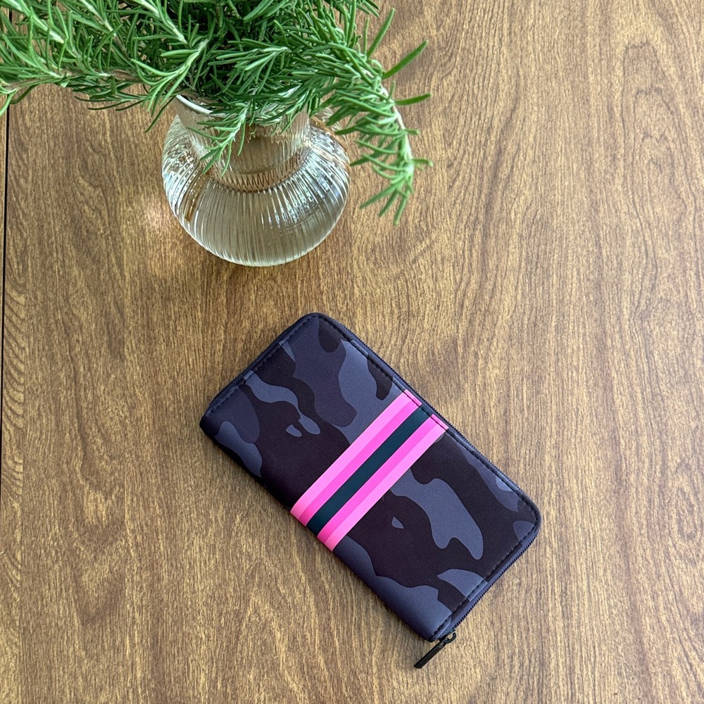 HAUTE SHORE Black and Pink Wallet
